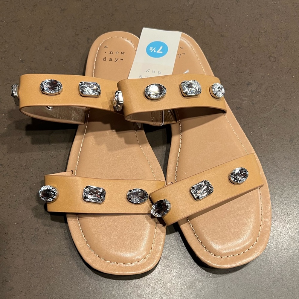 NWT Neutral Slide Sandal with Chucky Rhinestones Sz: 7.5